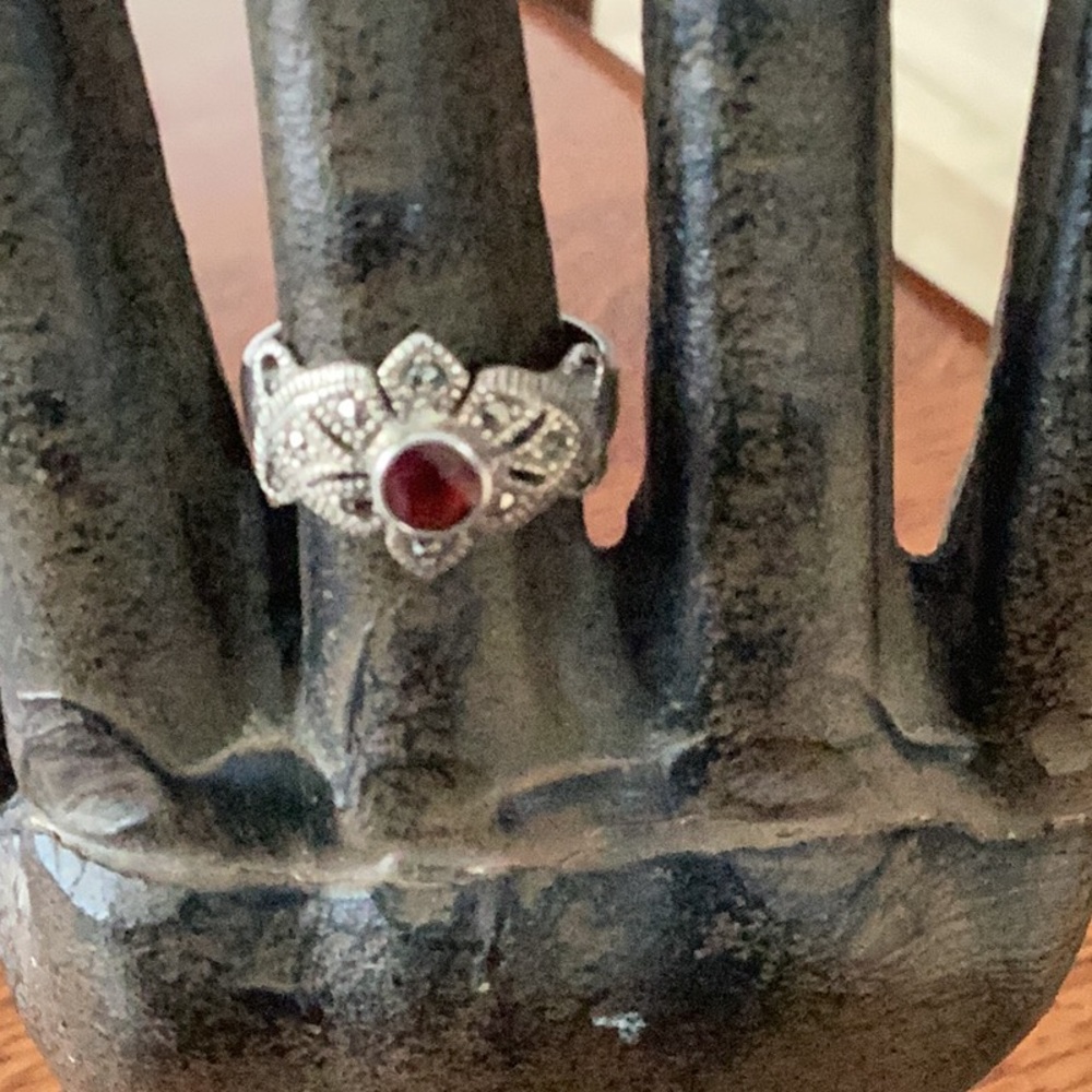 Ladies garnet filigree sterling silver ring